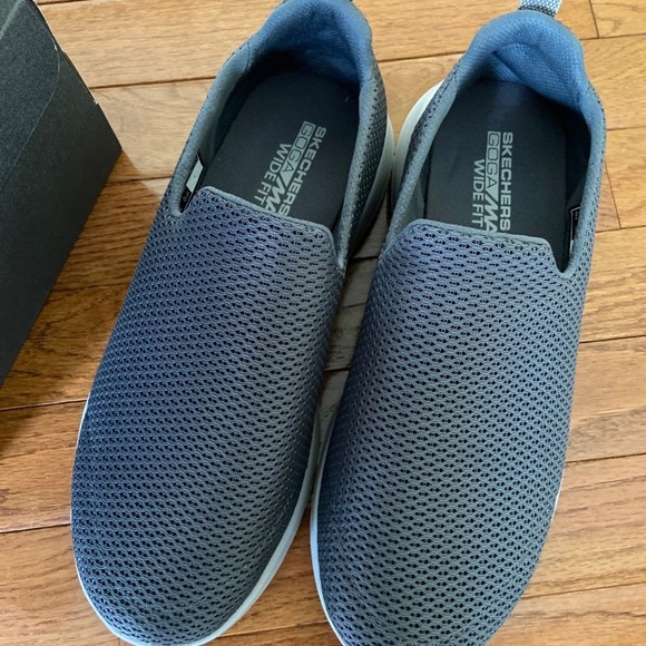 NWOT Skechers Gowalk Max men’s slip-on walking shoes - Picture 11 of 12